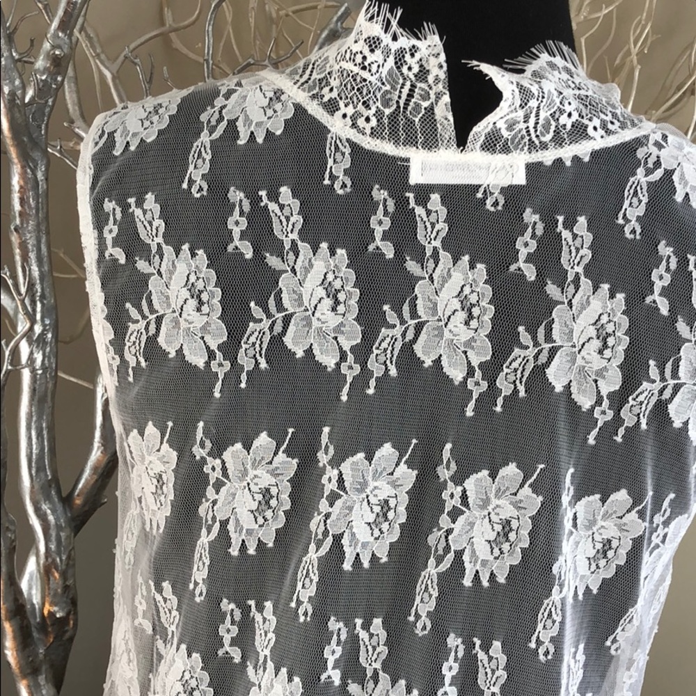 Gorgeous laces blouse - Picture 7 of 8